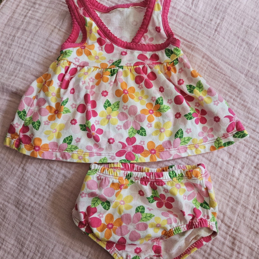 🎁🎁3/$20🎁🎁Snow White and Floral Kids One Piece Set - Picture 2 of 13